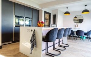 Zola Matte Kitchen in Carbon and Vintage Pink by Kitchen Ergonomics