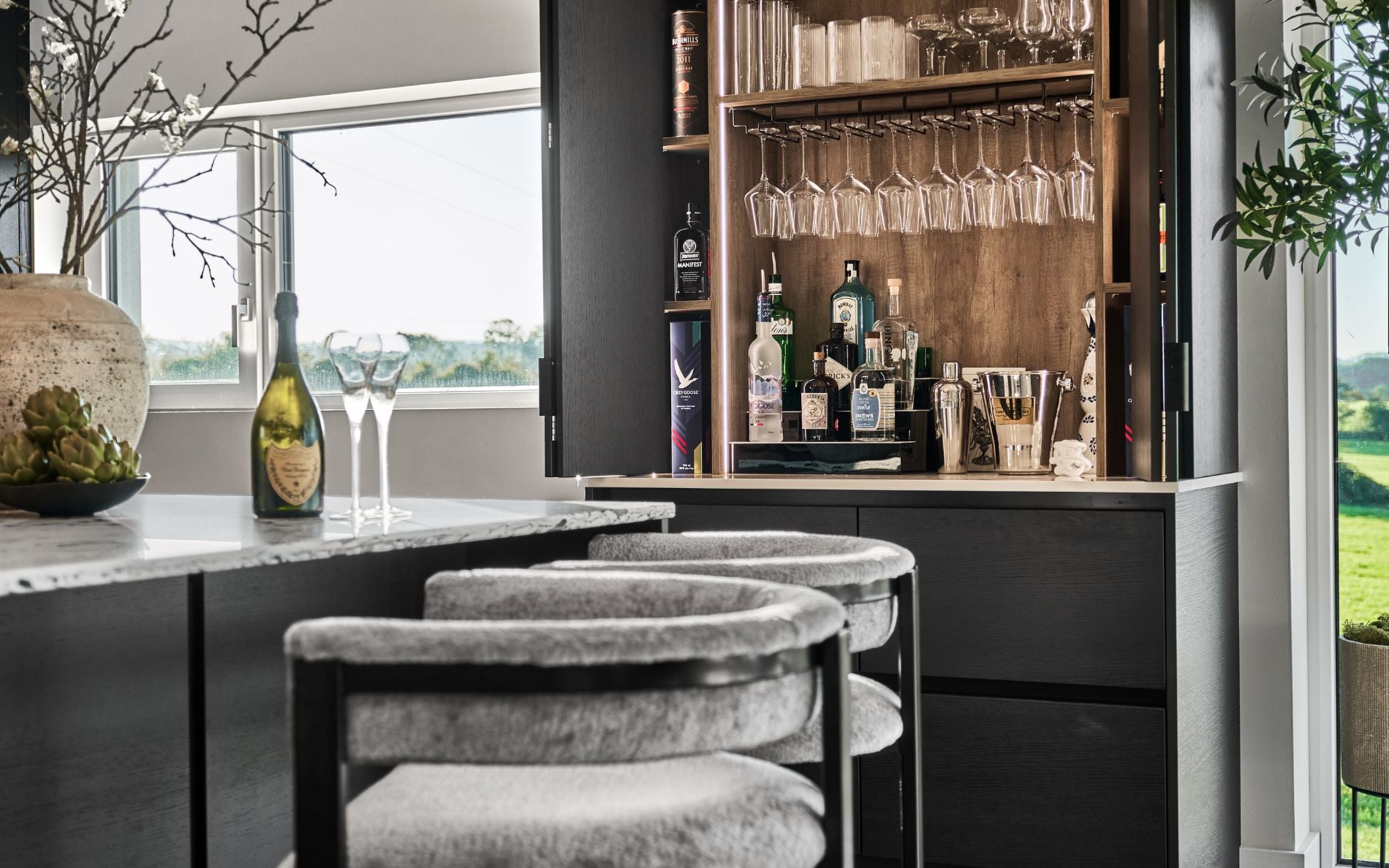 Tavola Kitchen in Hacienda Black by Exorna