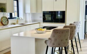 Clifden Kitchen in Porcelain by Martin Thompson Joinery