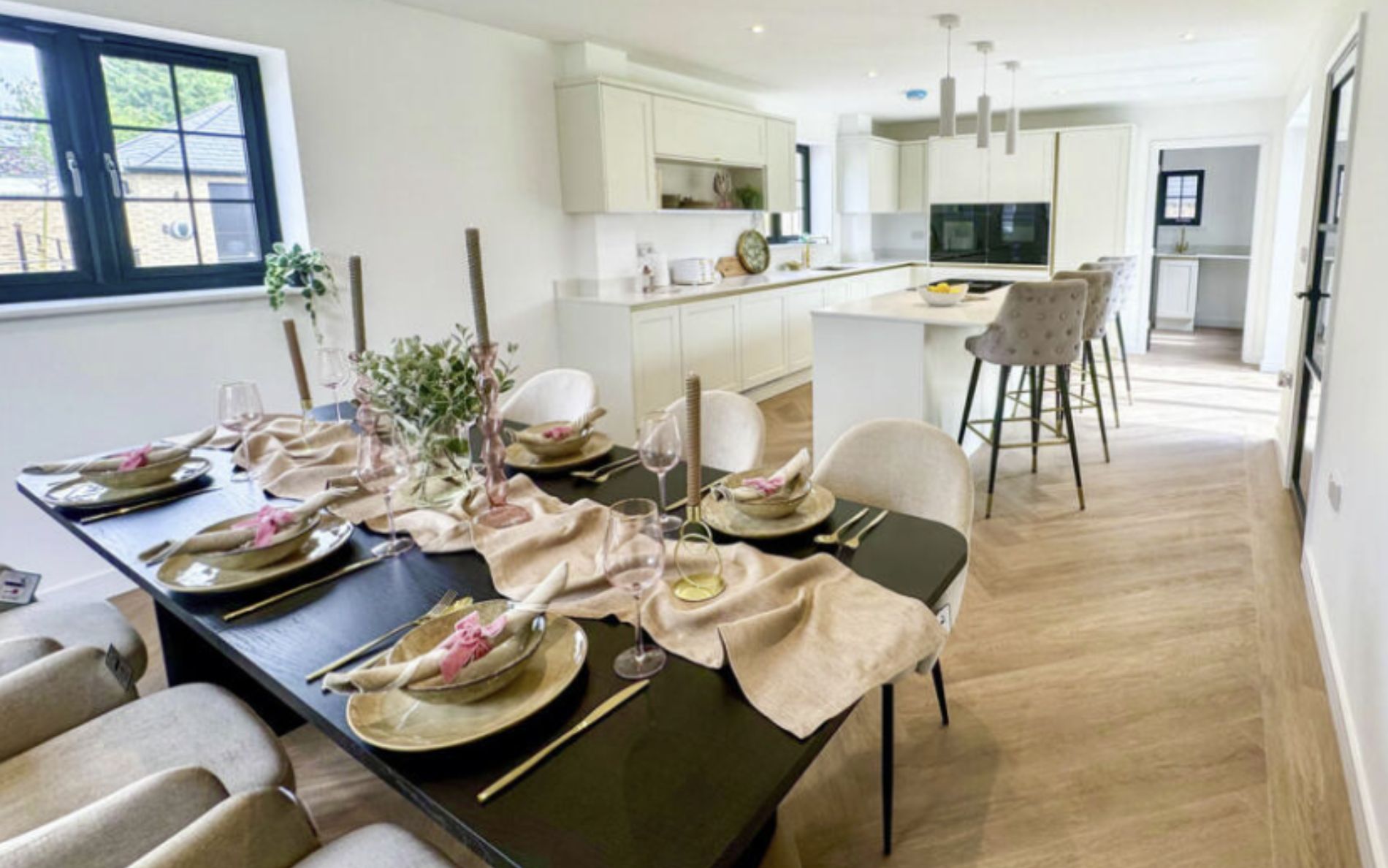 Clifden Kitchen in Porcelain by Martin Thompson Joinery