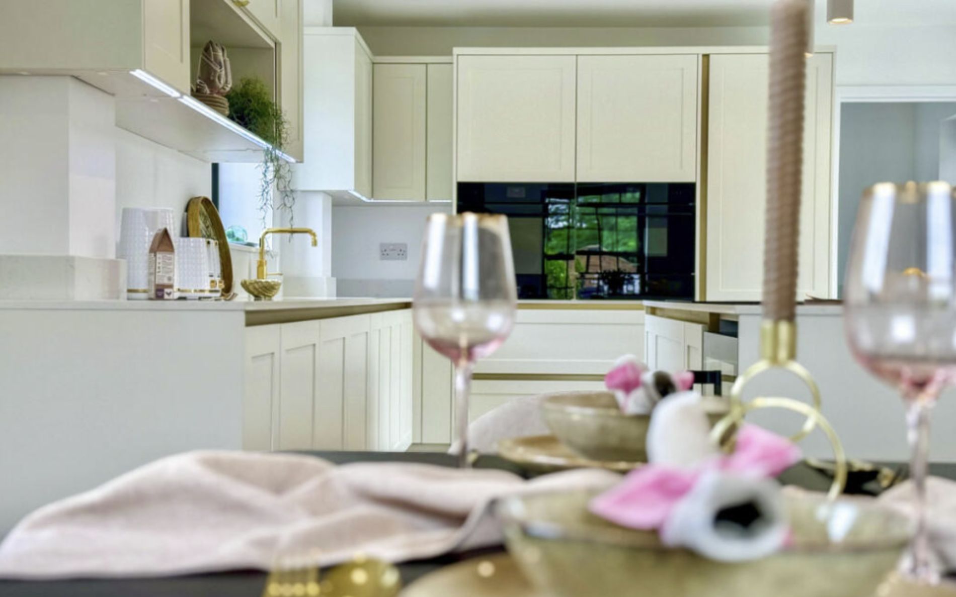 Clifden Kitchen in Porcelain by Martin Thompson Joinery