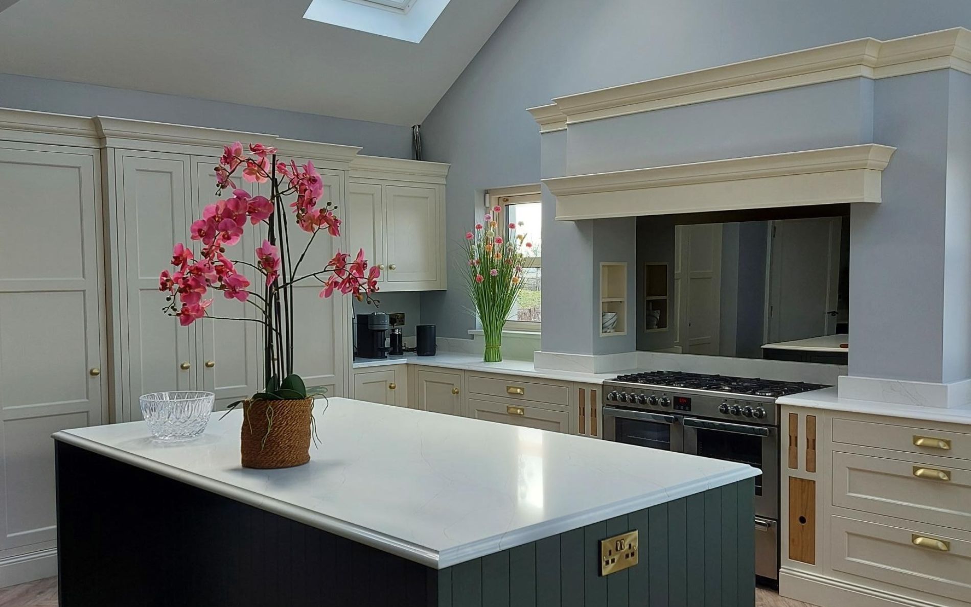 Belgravia Kitchen in Shell & Deep Forest by Sheelan Kitchens