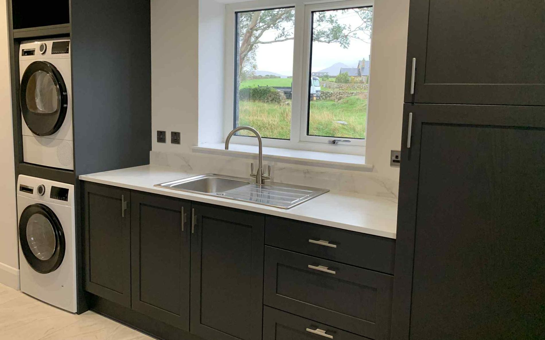 Aldana & Tavola Kitchen in Graphite & Parched Oak by Hanna Bros