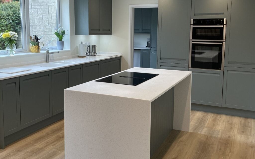 Harborne Kitchen in Reed Green by Walrow Kitchens