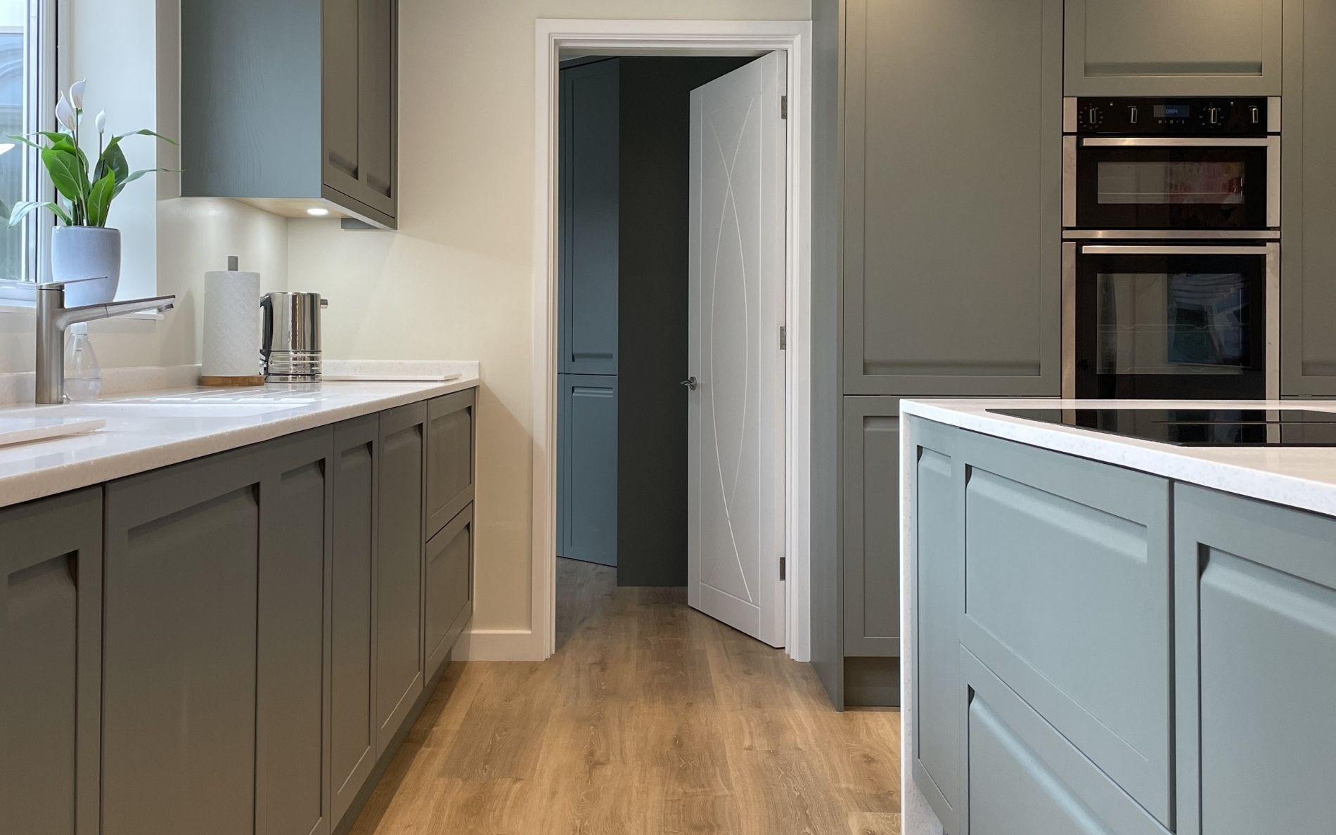 Harborne Kitchen in Reed Green by Walrow Kitchens