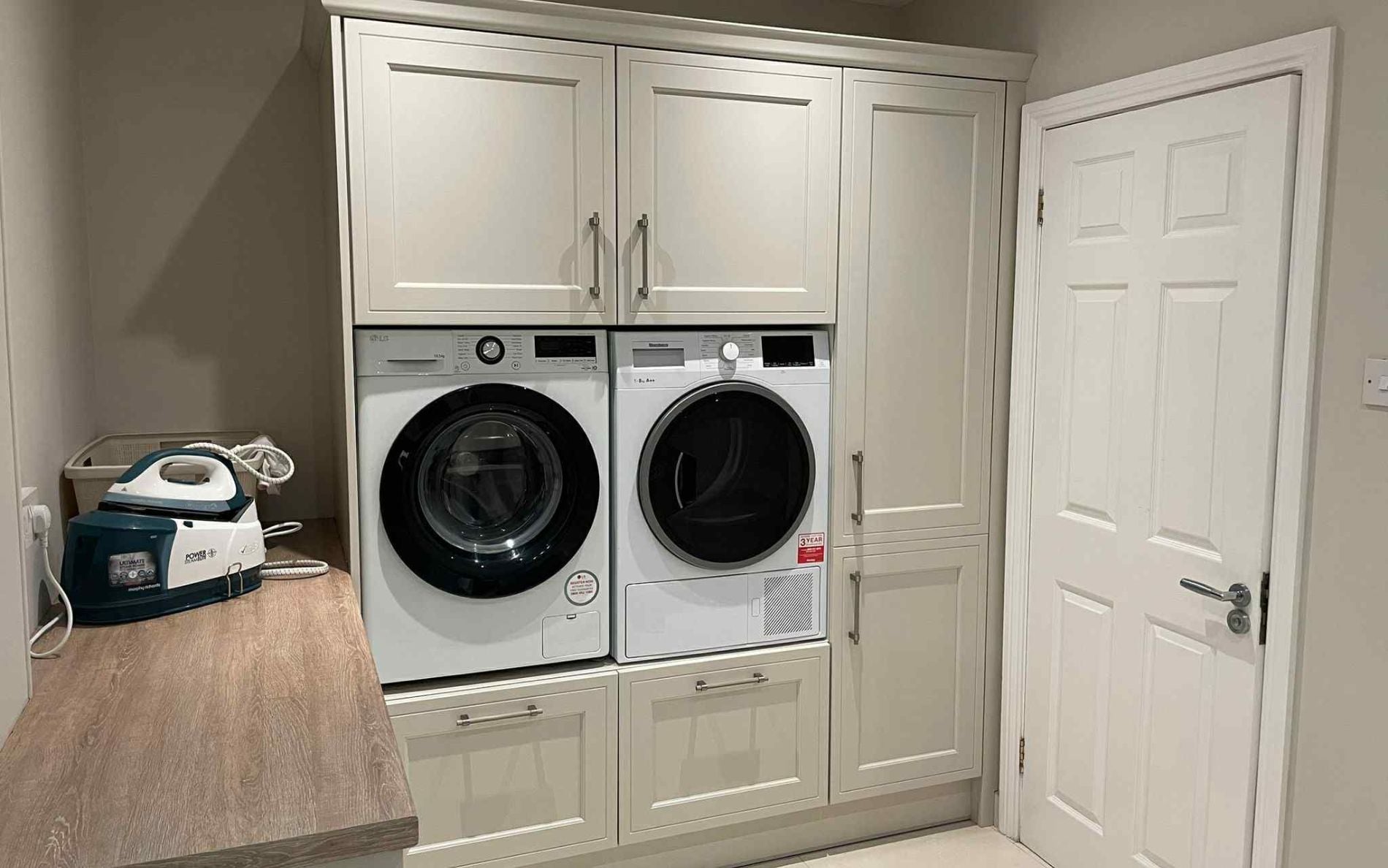 Winslow Kitchen in Shell by Hanna Bros