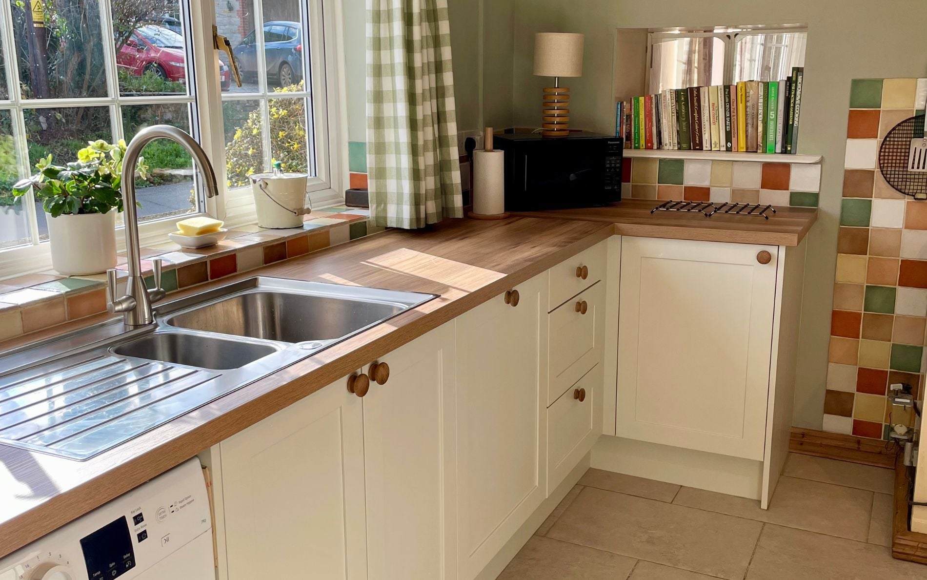 Aldana Kitchen in Porcelain by Walrow Kitchens