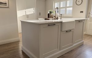 Aldana Kitchen in Porcelain by Saturn Interiors