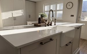 Aldana Kitchen in Porcelain by Saturn Interiors