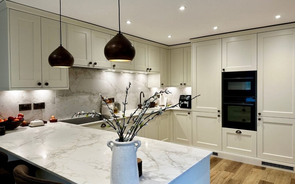 Wakefield Kitchen in Porcelain by Roma Interiors