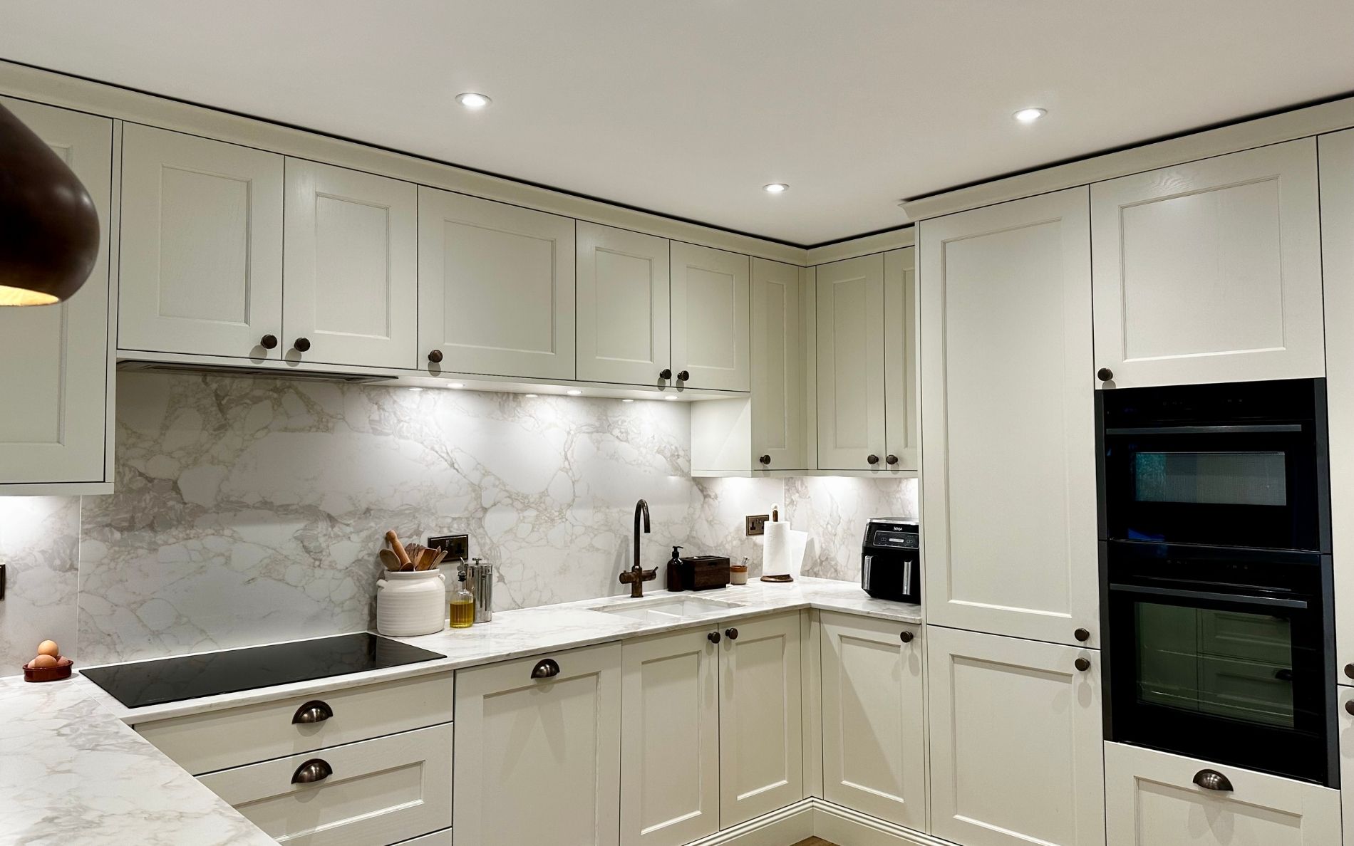 Wakefield Kitchen in Porcelain by Roma Interiors