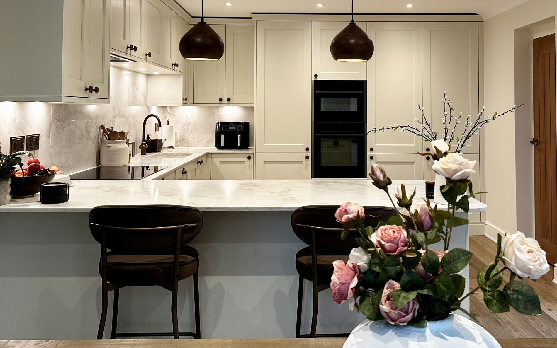 Wakefield Kitchen in Porcelain by Roma Interiors