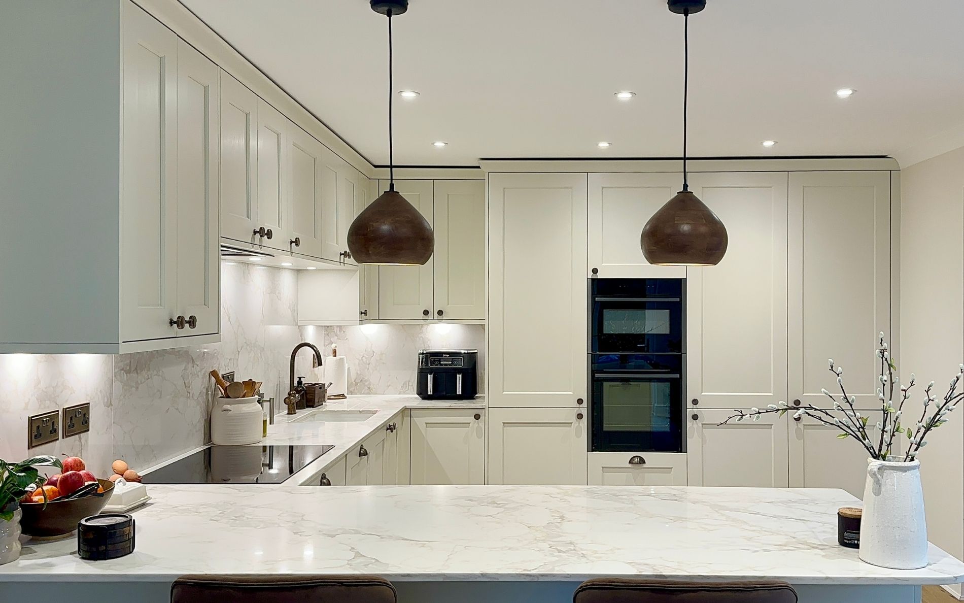 Wakefield Kitchen in Porcelain by Roma Interiors