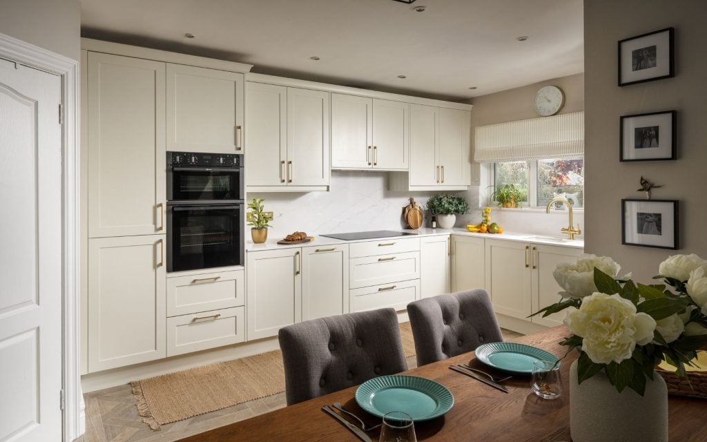 Aldana Kitchen in Porcelain by DWK
