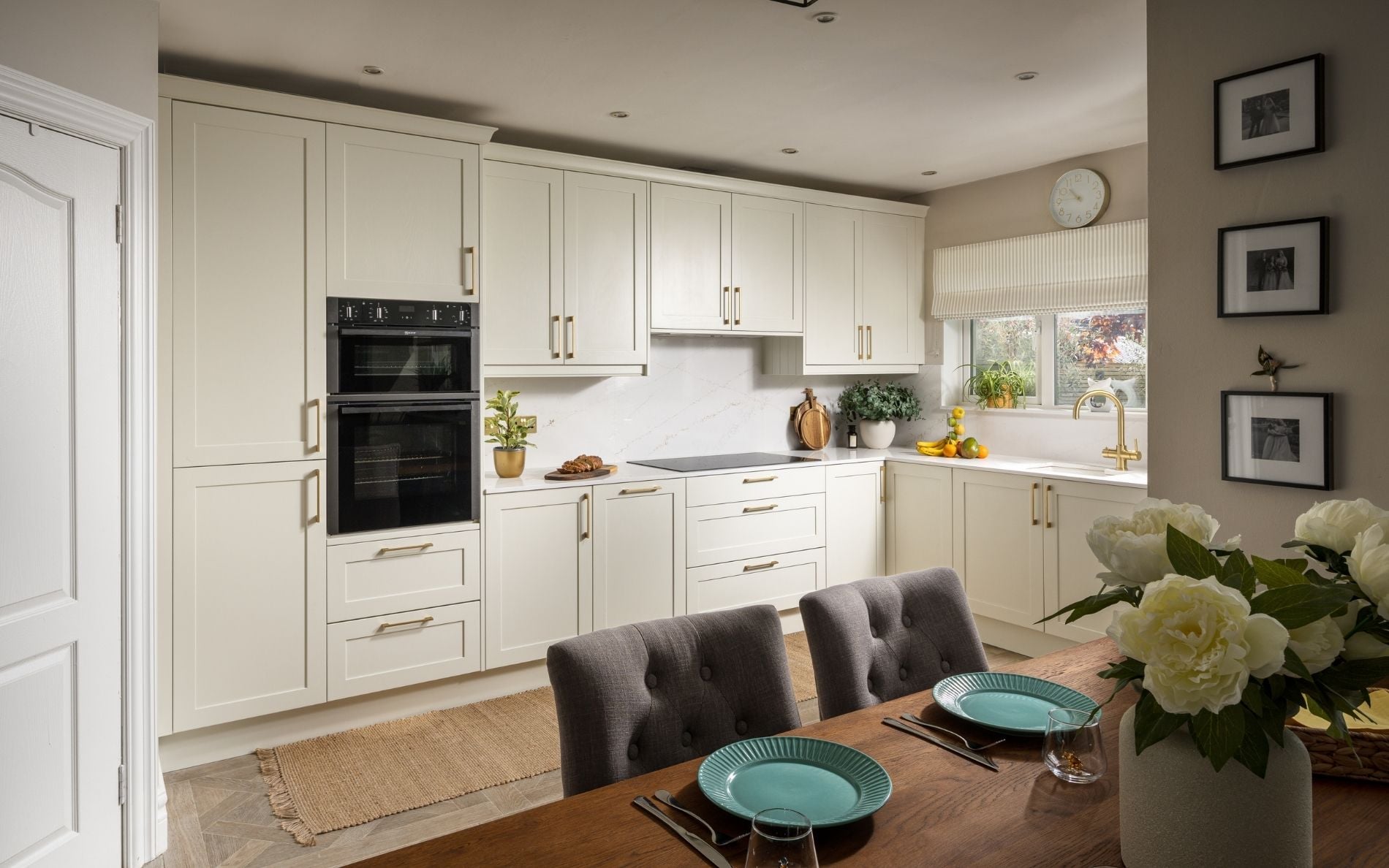Aldana Kitchen in Porcelain by DWK
