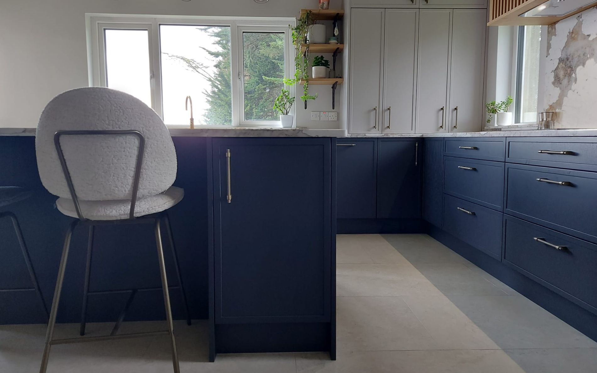 Aylesford Kitchen in Cashmere & Slate Blue by Designer Kitchens