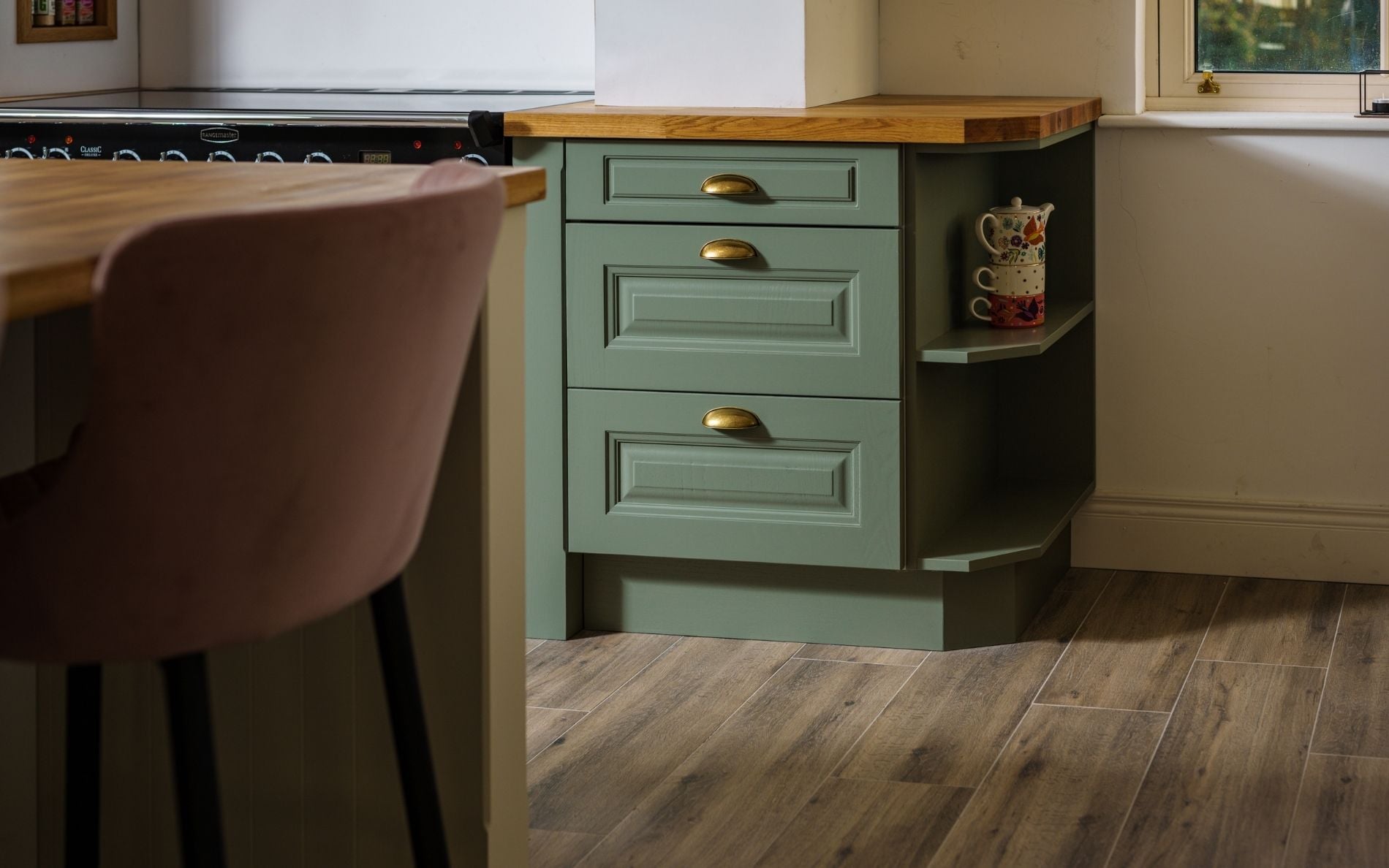 Jefferson Kitchen by Willow & Porcelain by DWK
