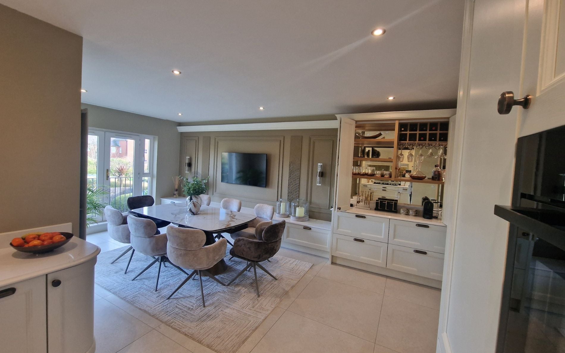 Lawrenson Kitchen in Porcelain by Timeless Kitchens