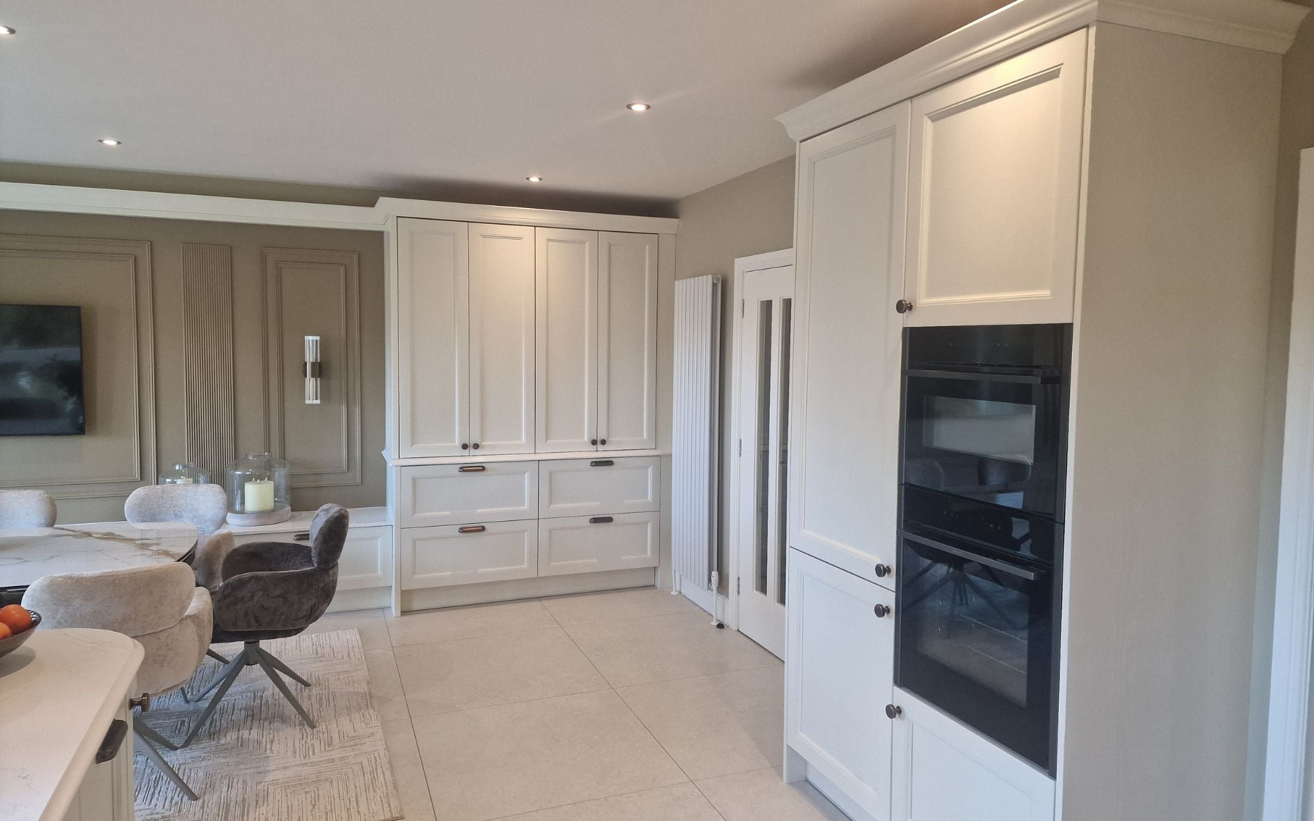 Lawrenson Kitchen in Porcelain by Timeless Kitchens