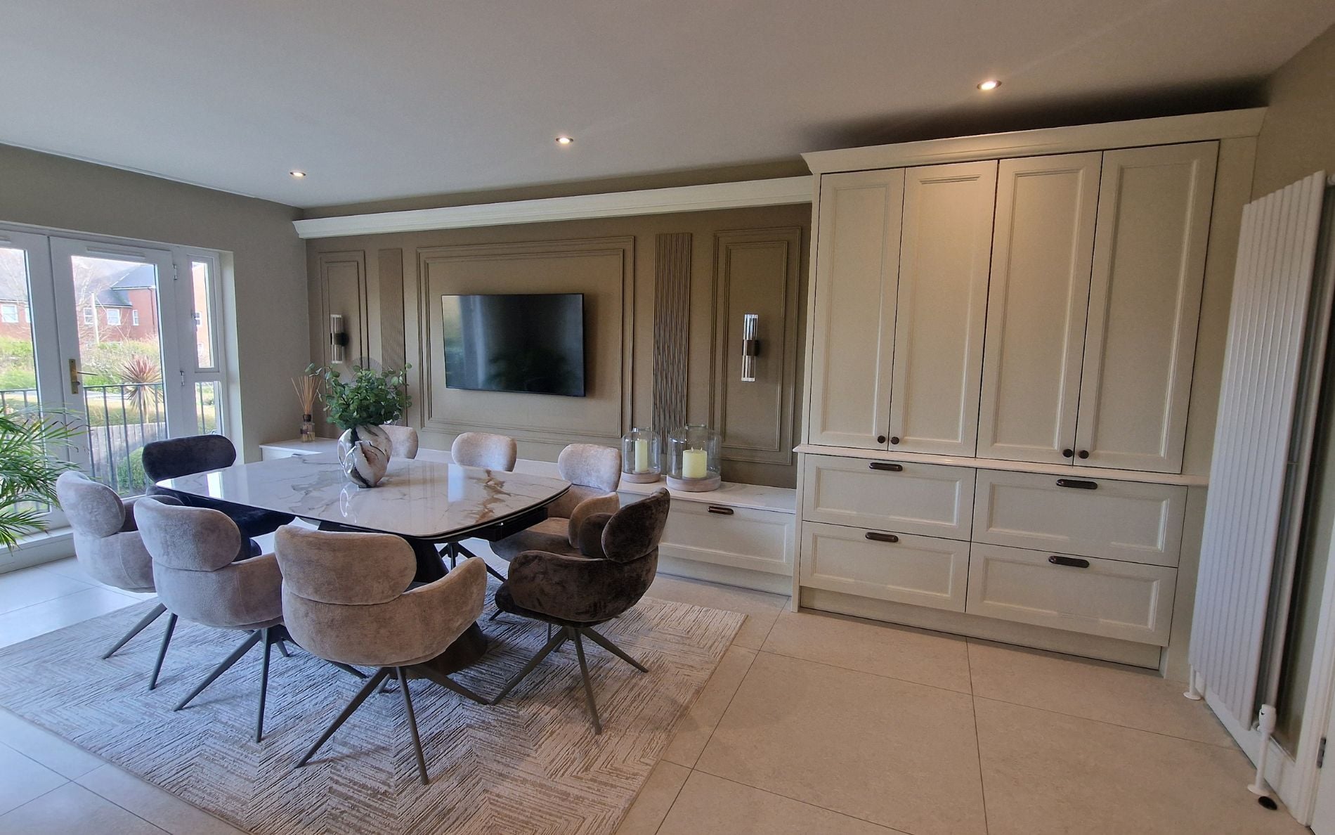Lawrenson Kitchen in Porcelain by Timeless Kitchens