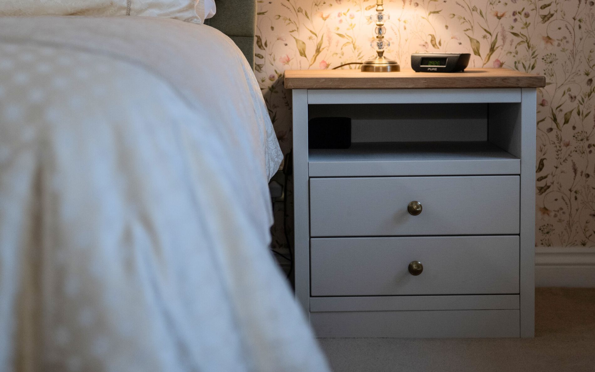 Pembridge Bedroom in Porcelain by Sarah Jane Kitchens