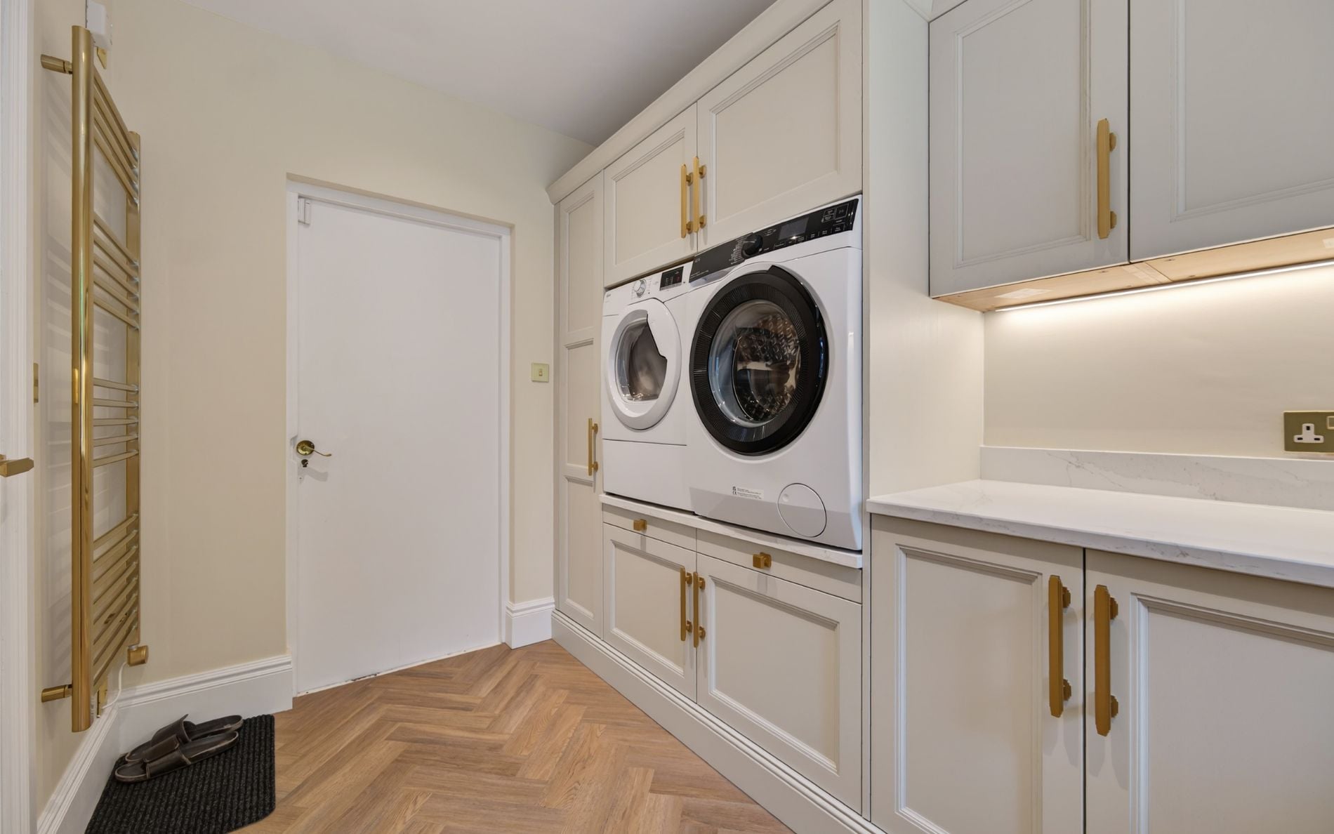 Lawrenson Kitchen in Shell by Portfolio Kitchens