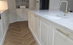 Jacobsen Kitchen in Porcelain by Splinters Kitchens