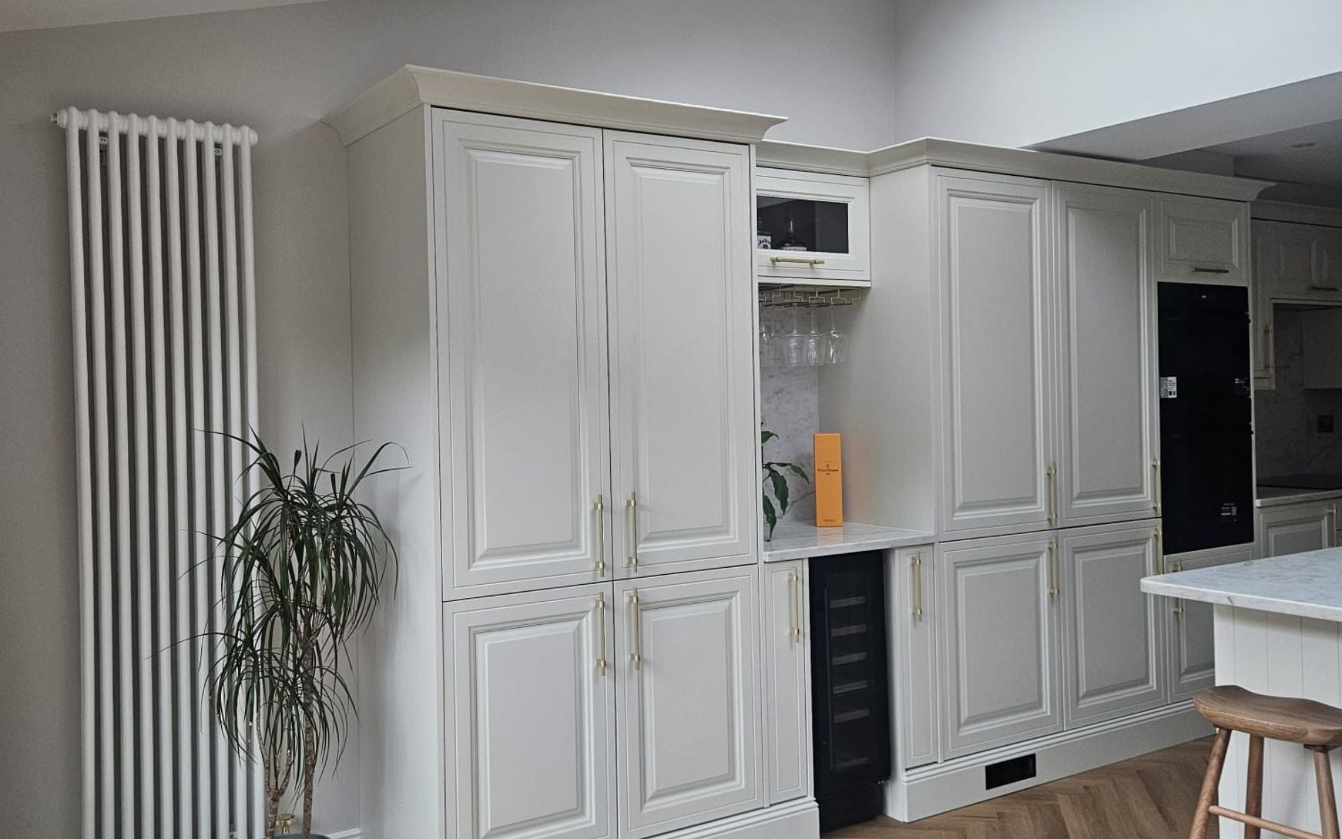 Jacobsen Kitchen in Porcelain by Splinters Kitchens